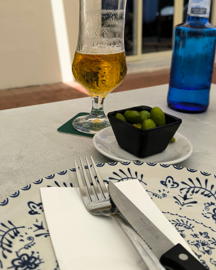 terraza y cerveza lapaña